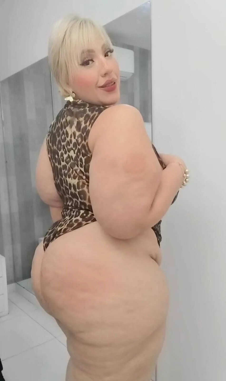 Live sex webcam photo for LeahMillerh #8191551