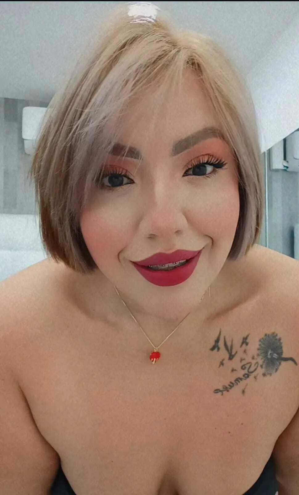 Live sex webcam photo for LeahMillerh #7492313