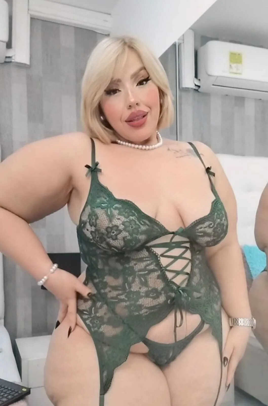 Live sex webcam photo for LeahMillerh #8030049