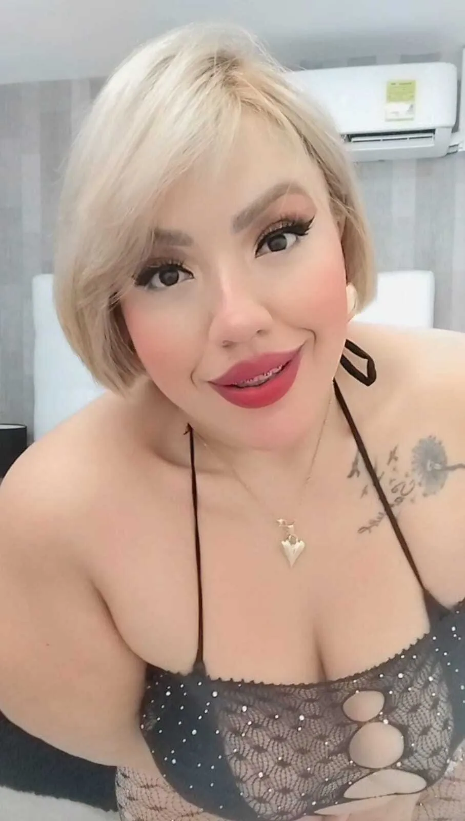 Live sex webcam photo for LeahMillerh #8047713