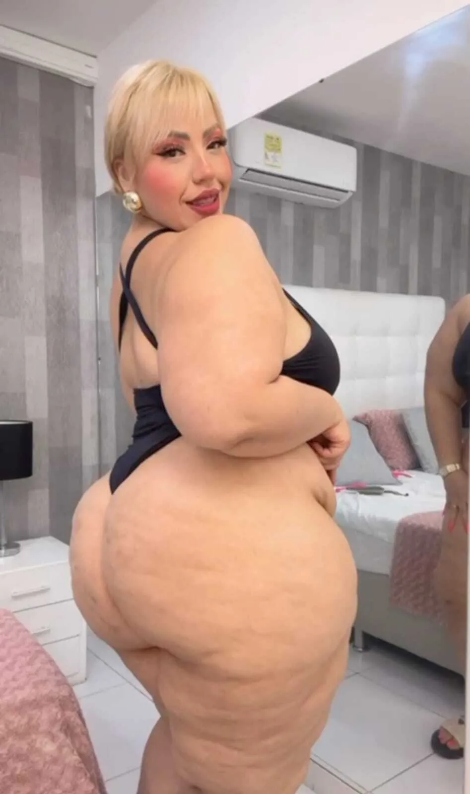 Live sex webcam photo for LeahMillerh #8163354