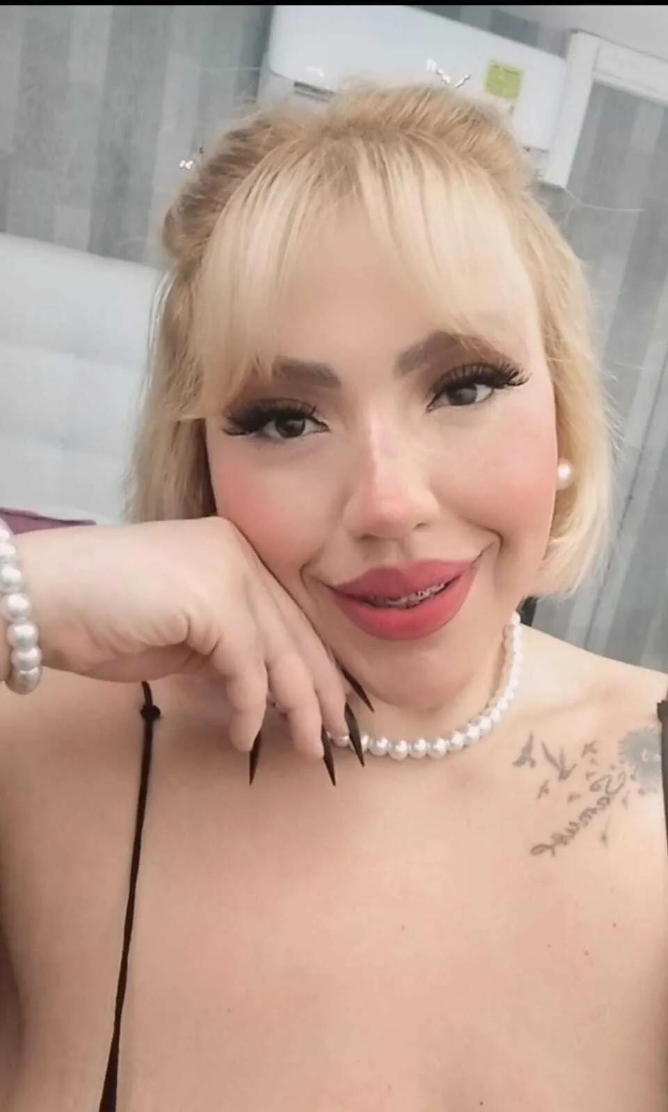 Live sex webcam photo for LeahMillerh #8038486