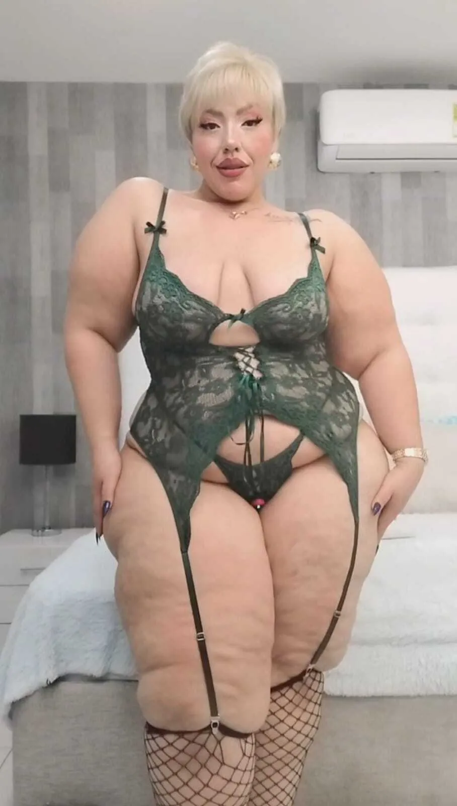 Live sex webcam photo for LeahMillerh #8070635