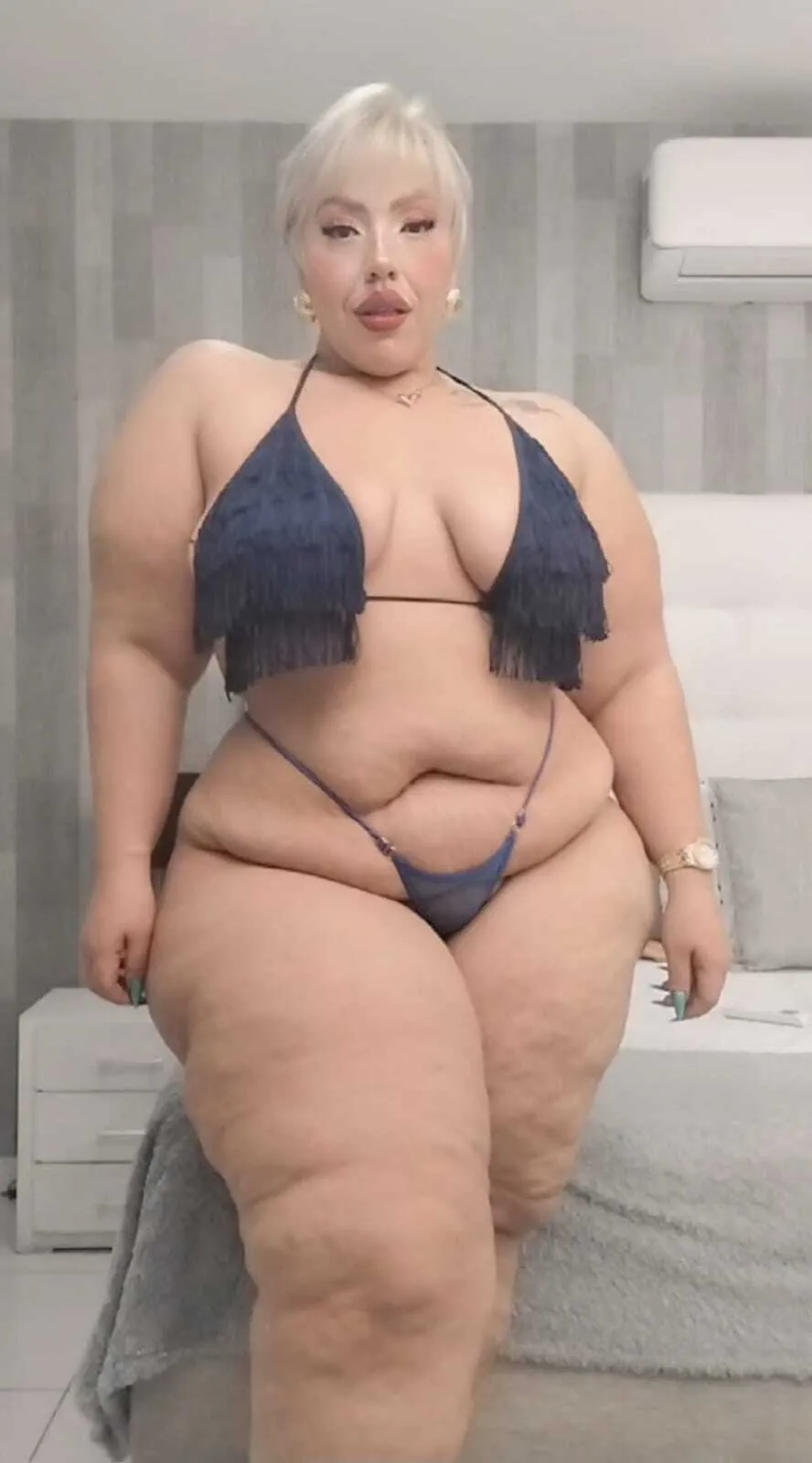 Live sex webcam photo for LeahMillerh #8107711