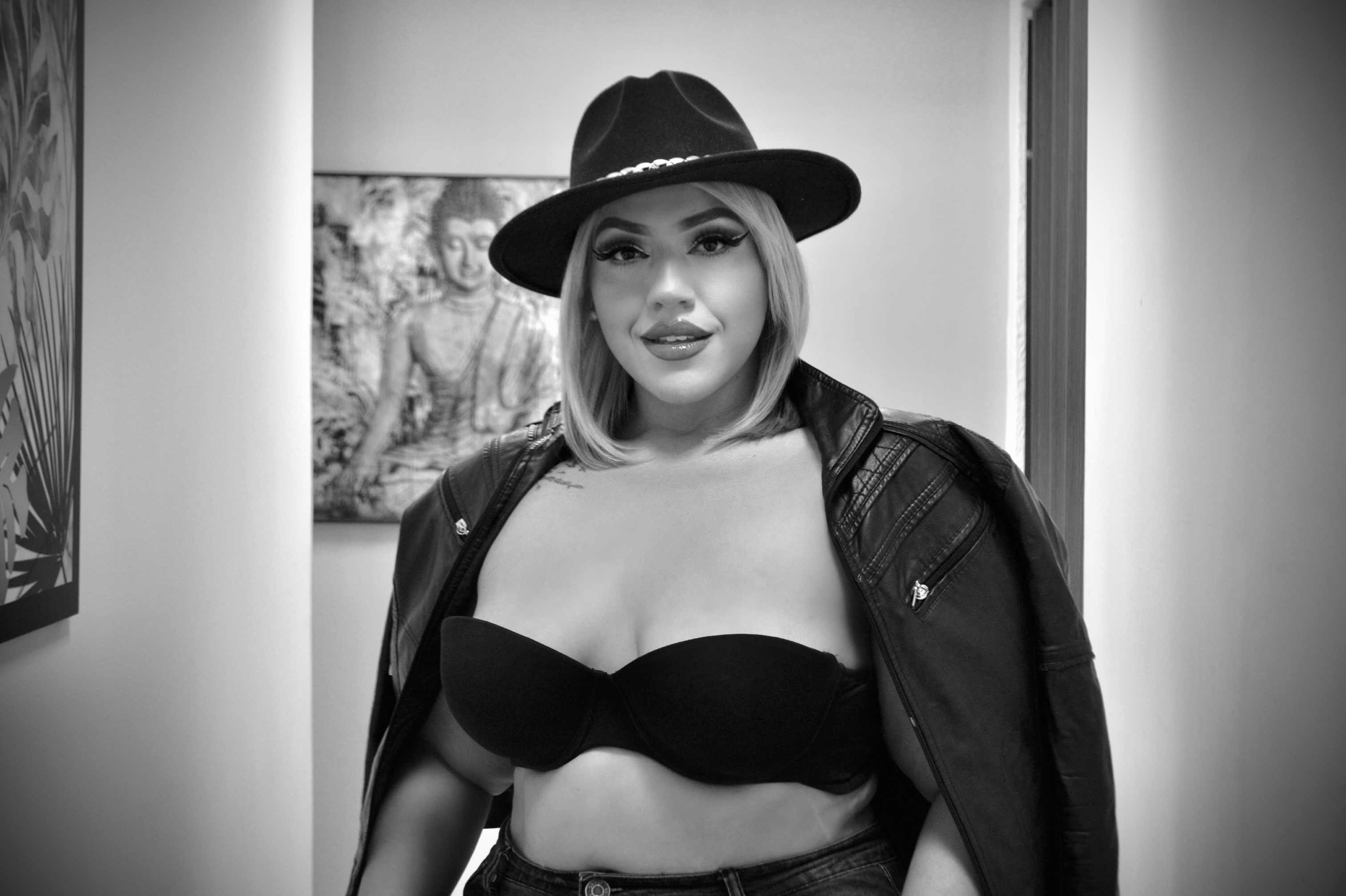 Live sex webcam photo for LeahMillerh #7181438