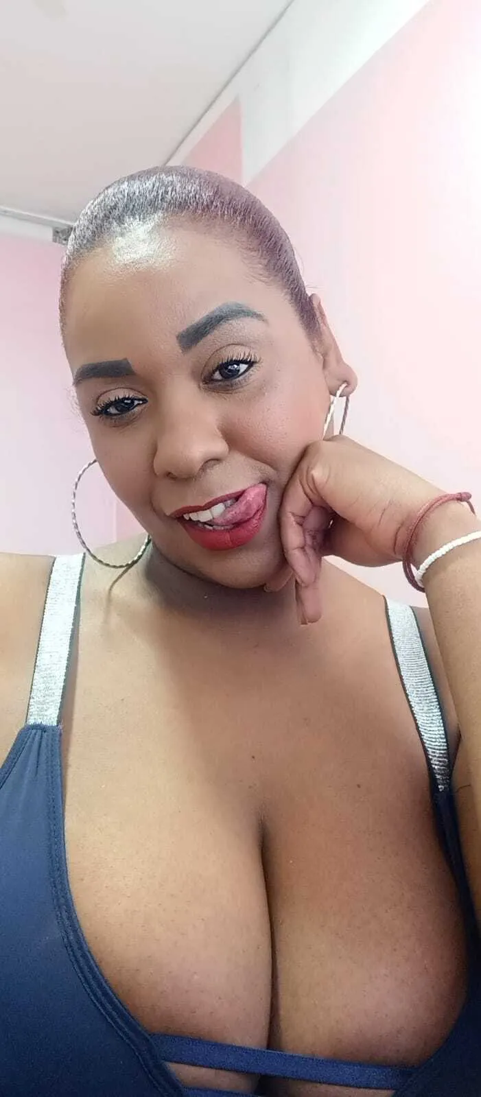 Live sex webcam photo for KenzyStone #6169338