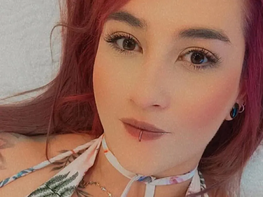 Live sex webcam photo for EmilyJones222 #5779269