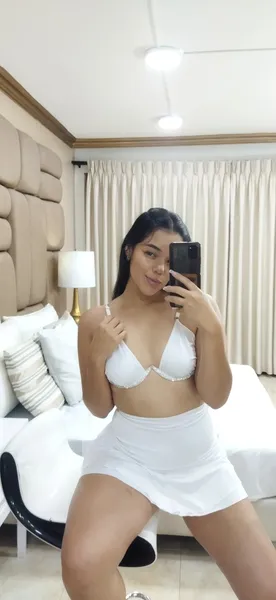 Live sex webcam photo for AnnieLacrof #5496107