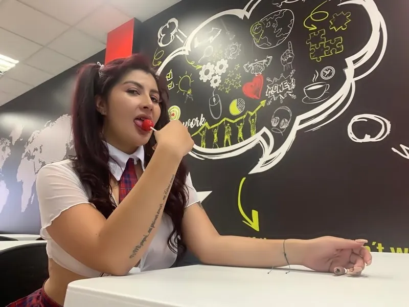 Live sex webcam photo for Nikkytaylord #6123743