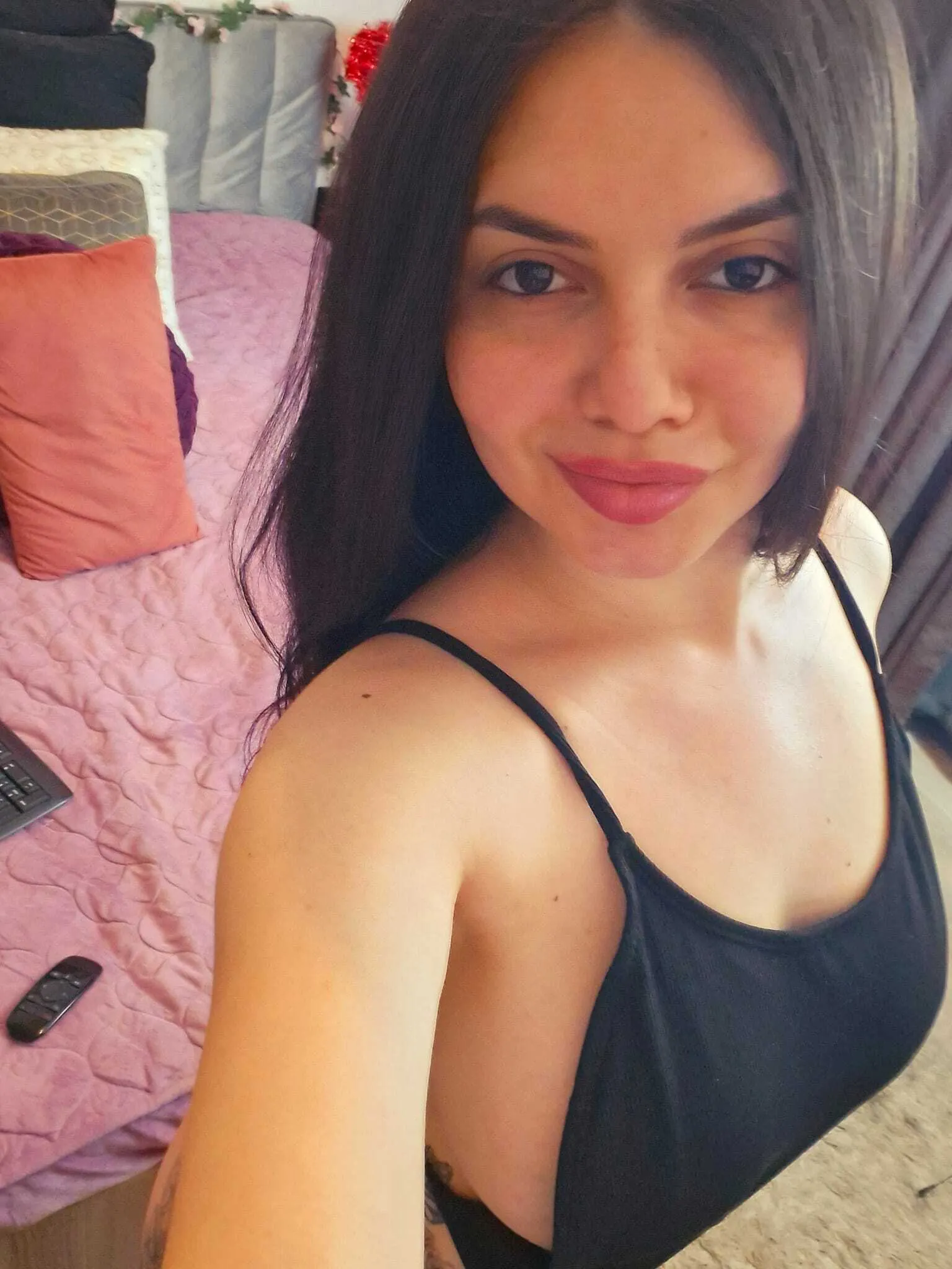 Live sex webcam photo for AnnaisQuin #7355029