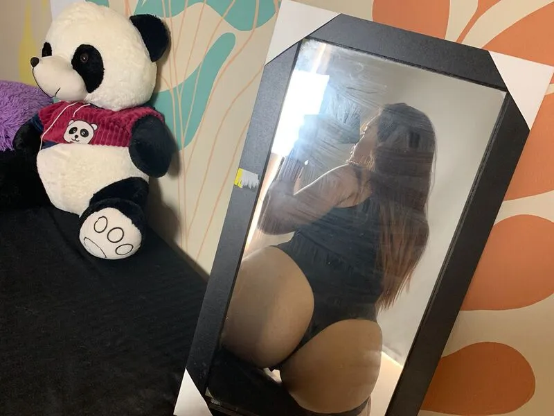 Live sex webcam photo for KiittyyHott #5858027