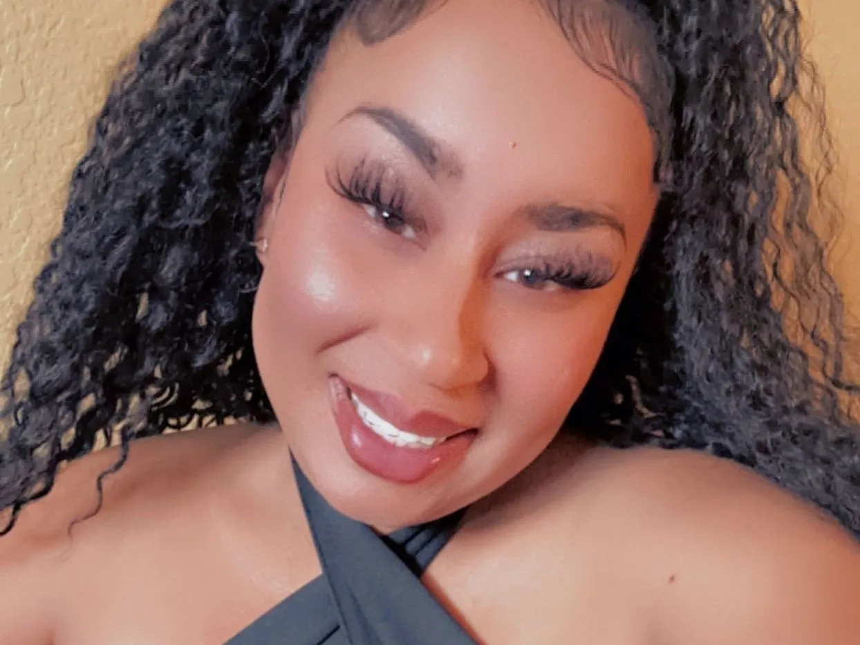 Live sex webcam photo for CreamyGelato #5548172