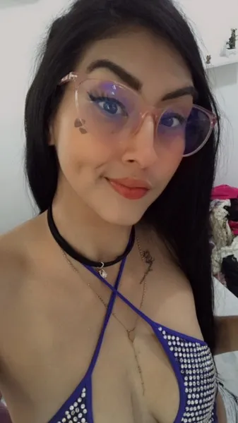 Live sex webcam photo for MiaDavies19 #6021082