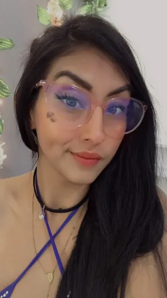 Live sex webcam photo for MiaDavies19 #6021010