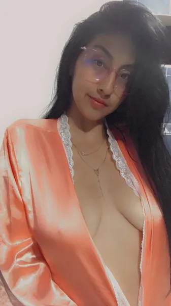 Live sex webcam photo for MiaDavies19 #6021180