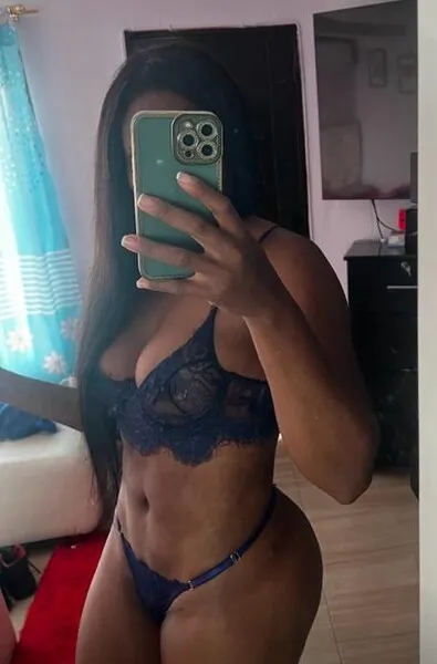 Live sex webcam photo for KamillaFowler #5511371