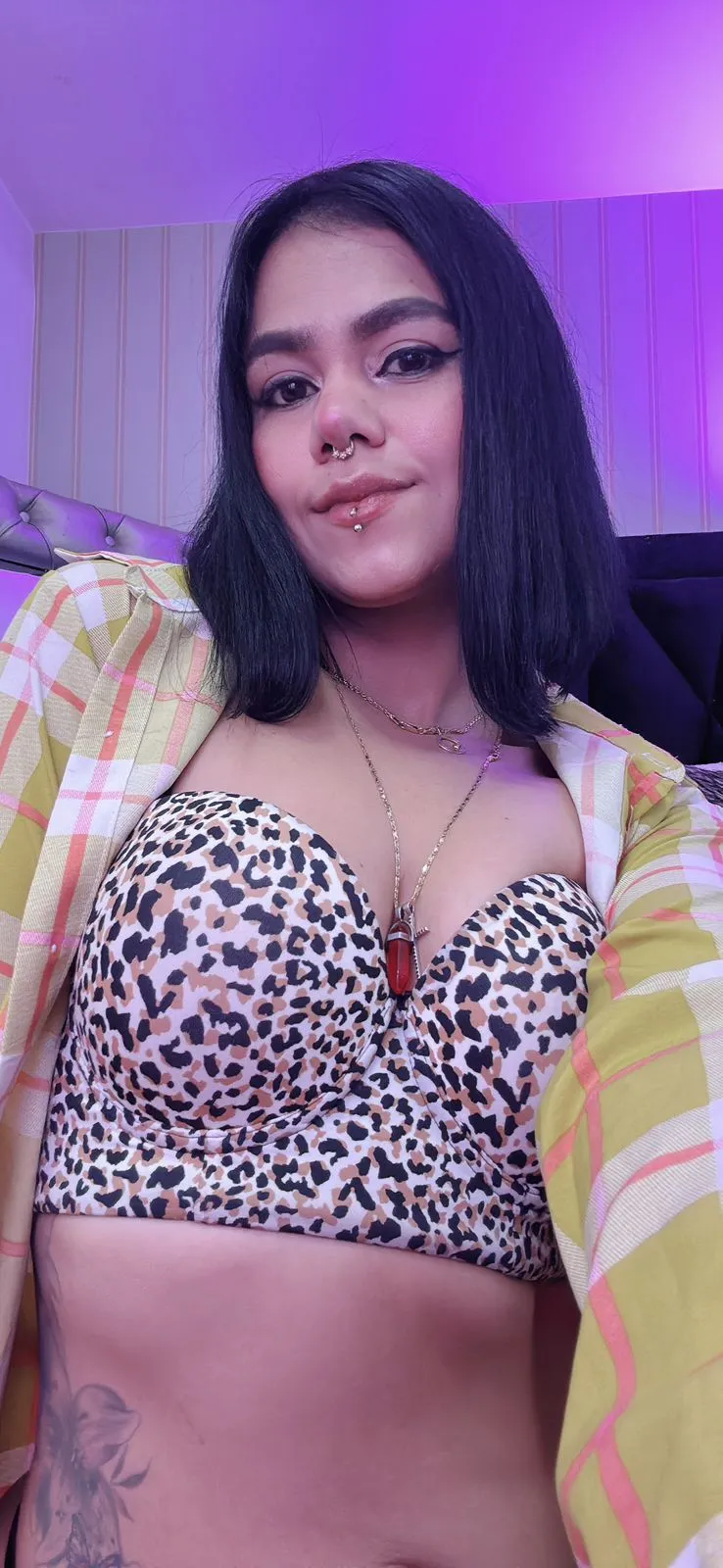 Live sex webcam photo for AngelinaDustin #8296720