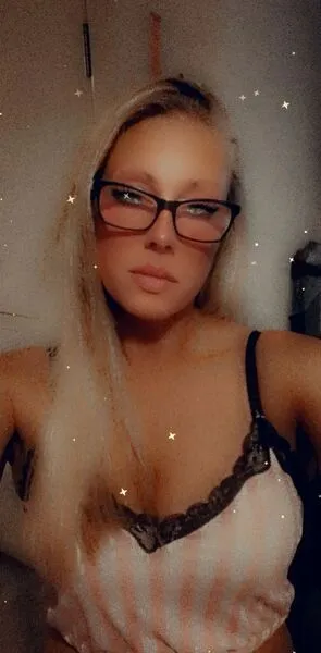 Live sex webcam photo for Aimz2PleaseX #6184600