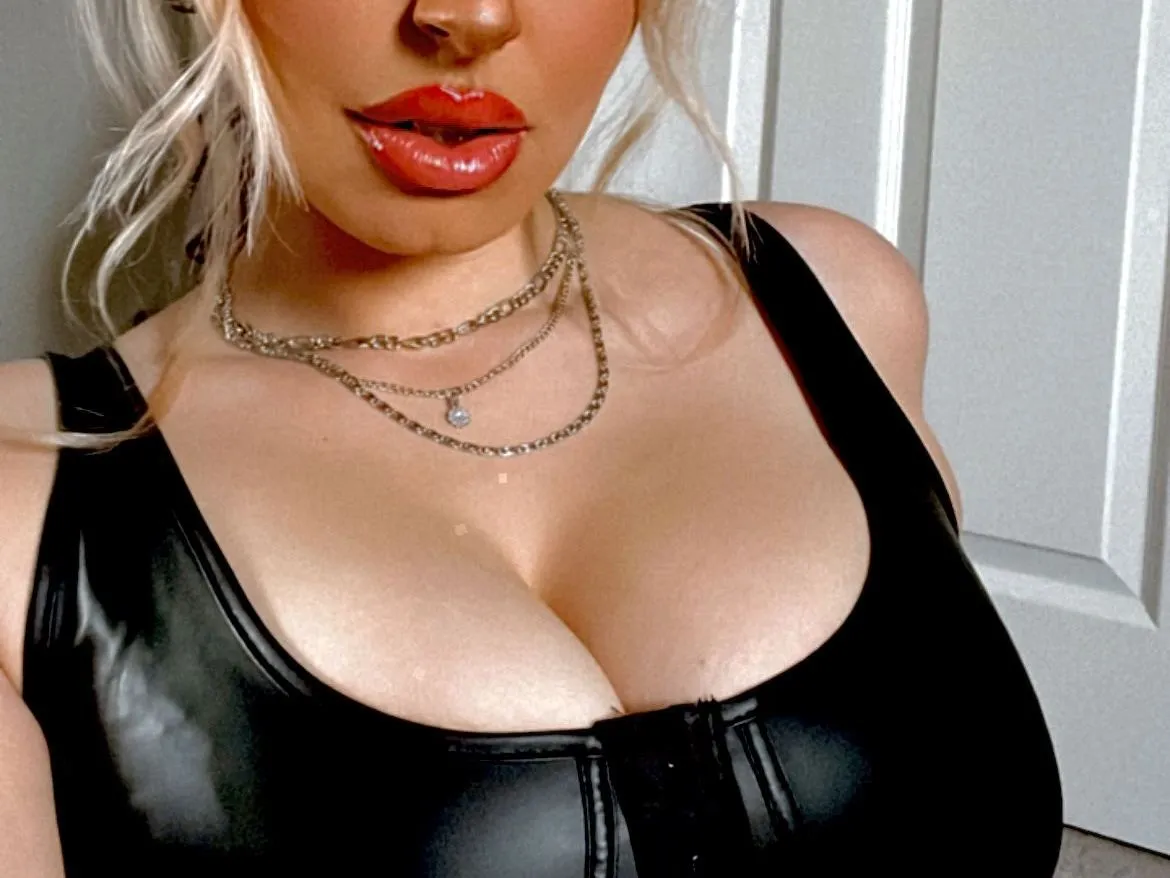 Live sex webcam photo for NiniFoxxx #5576153