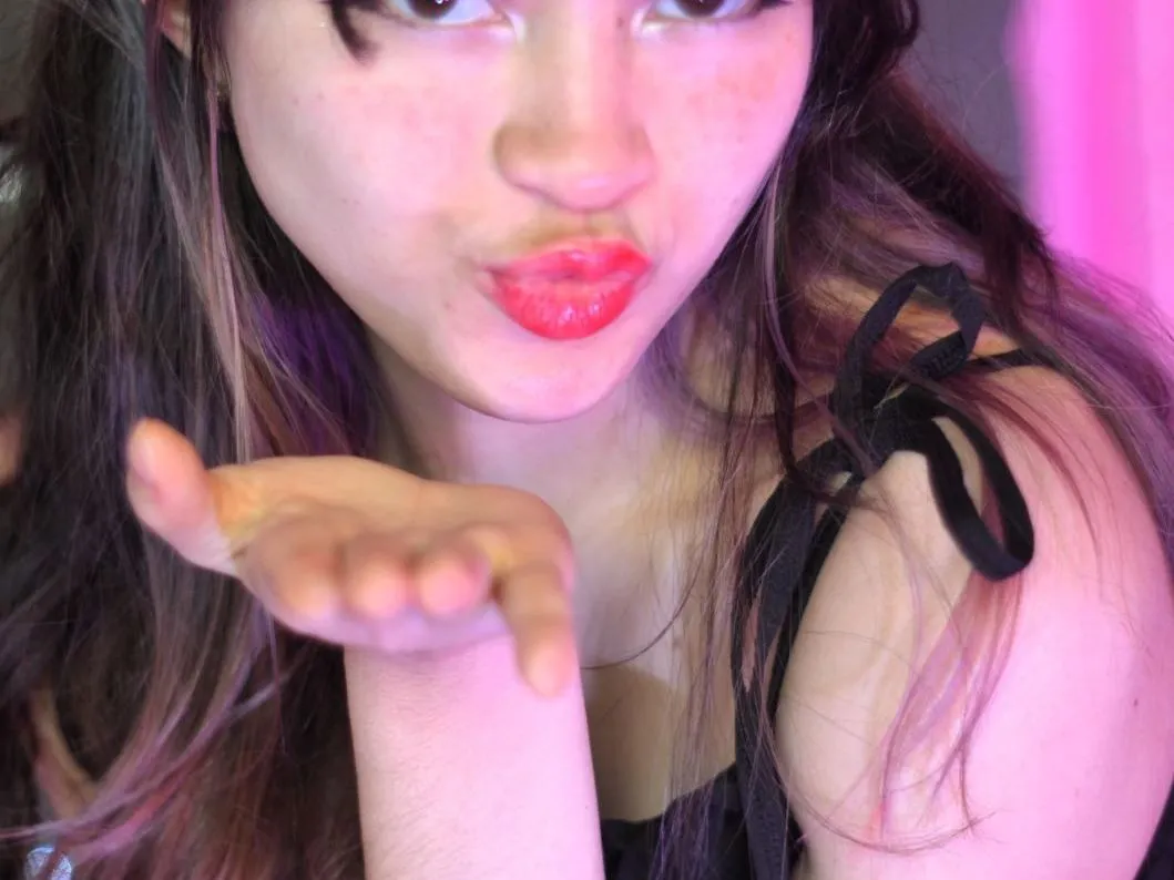 Live sex webcam photo for MissSweetAurora #5542458