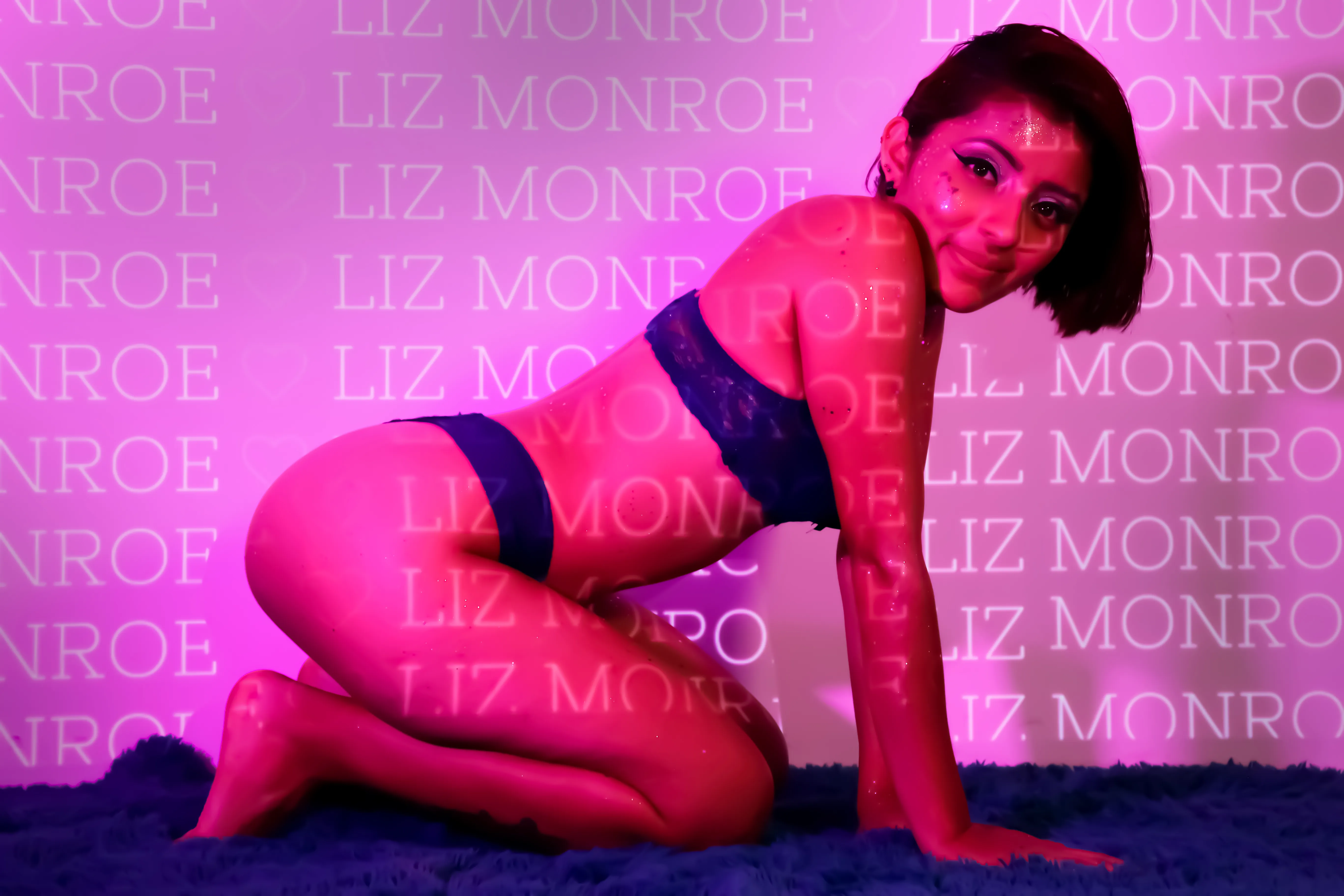Live sex webcam photo for LizMonrou #7842532