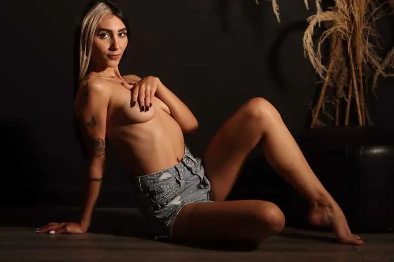 Live sex webcam photo for EvelynBarker #5554046