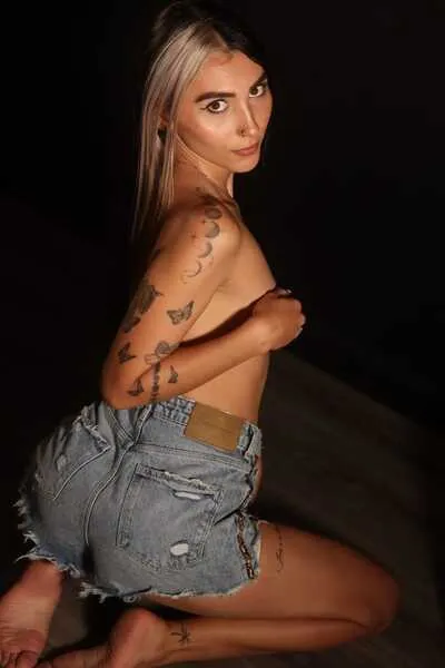 Live sex webcam photo for EvelynBarker #5554047