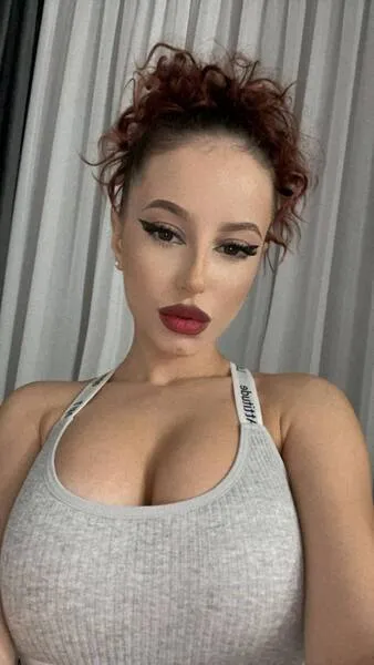 Live sex webcam photo for CaitlinFlame #5589098