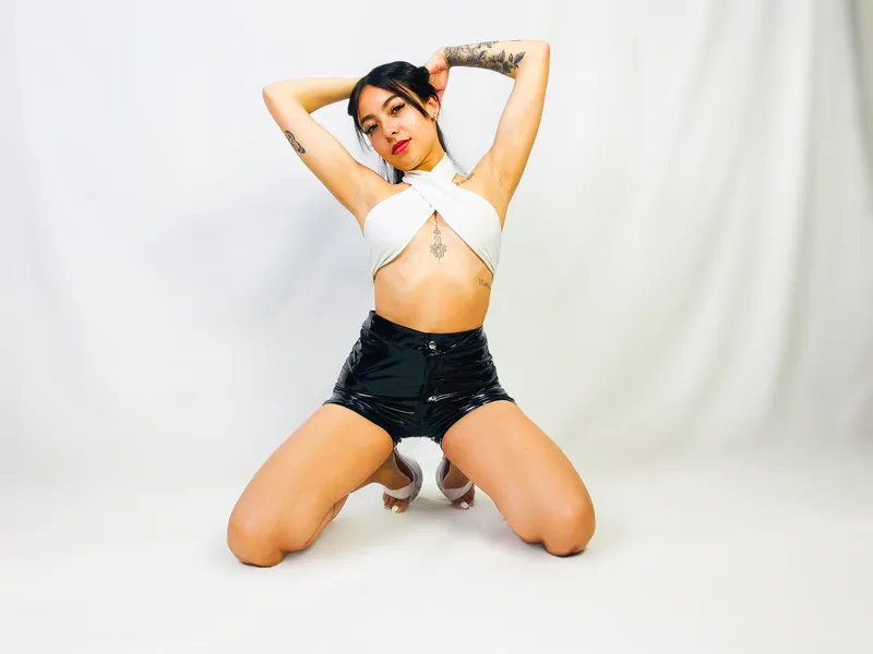 Live sex webcam photo for LiaGreyy #5618733
