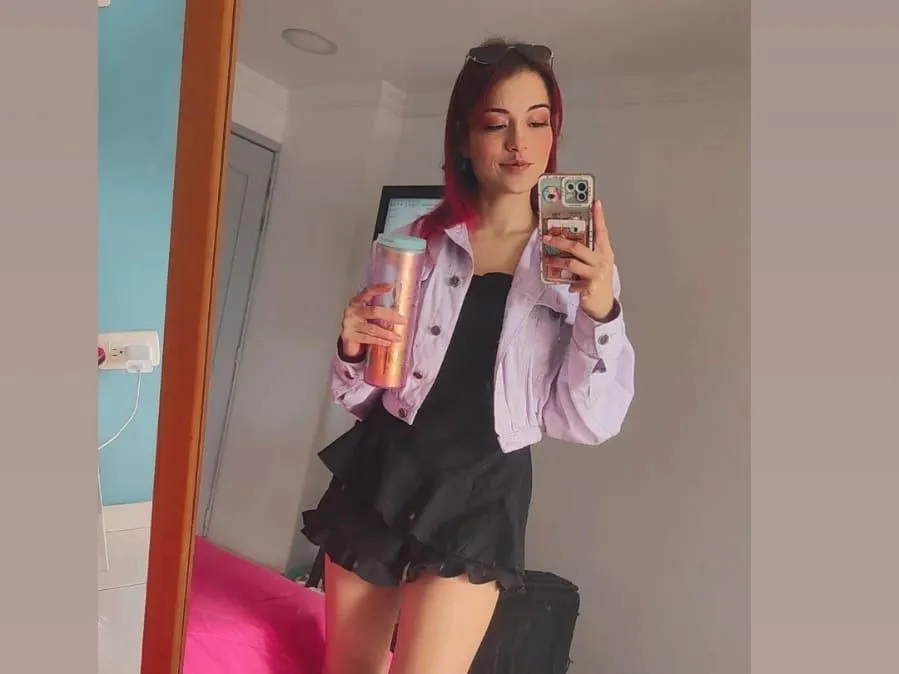 Live sex webcam photo for LittleLucy99 #5538270