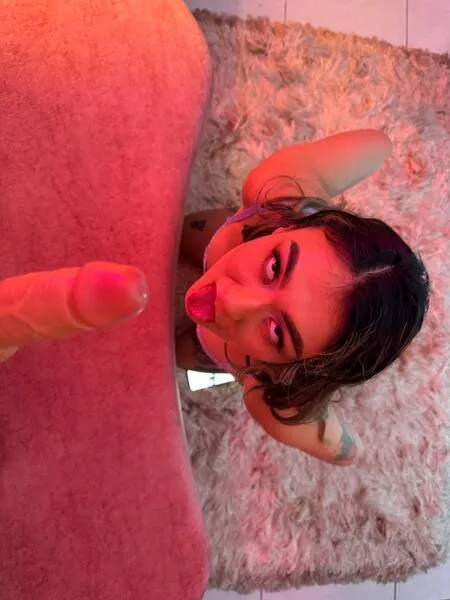 Live sex webcam photo for VictoriaLennox #7404814