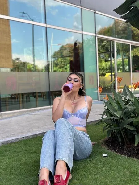 Live sex webcam photo for VictoriaLennox #7404759