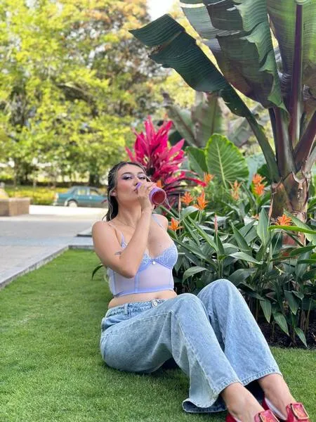 Live sex webcam photo for VictoriaLennox #7404768