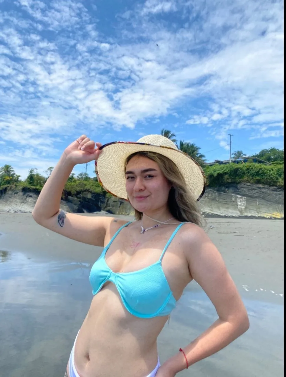 Live sex webcam photo for VictoriaLennox #7404717