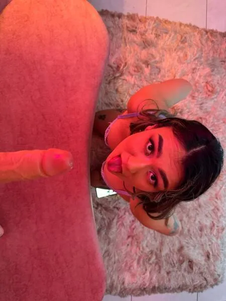 Live sex webcam photo for VictoriaLennox #7404813