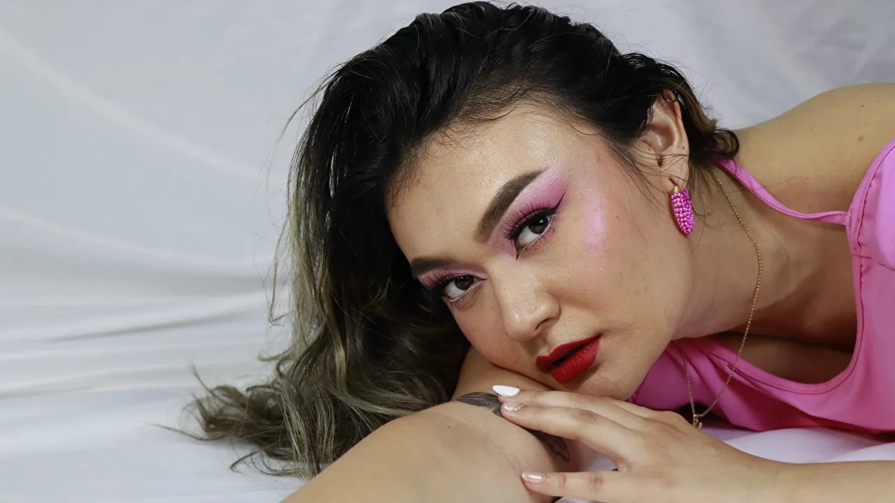 Live sex webcam photo for VictoriaLennox #7404868