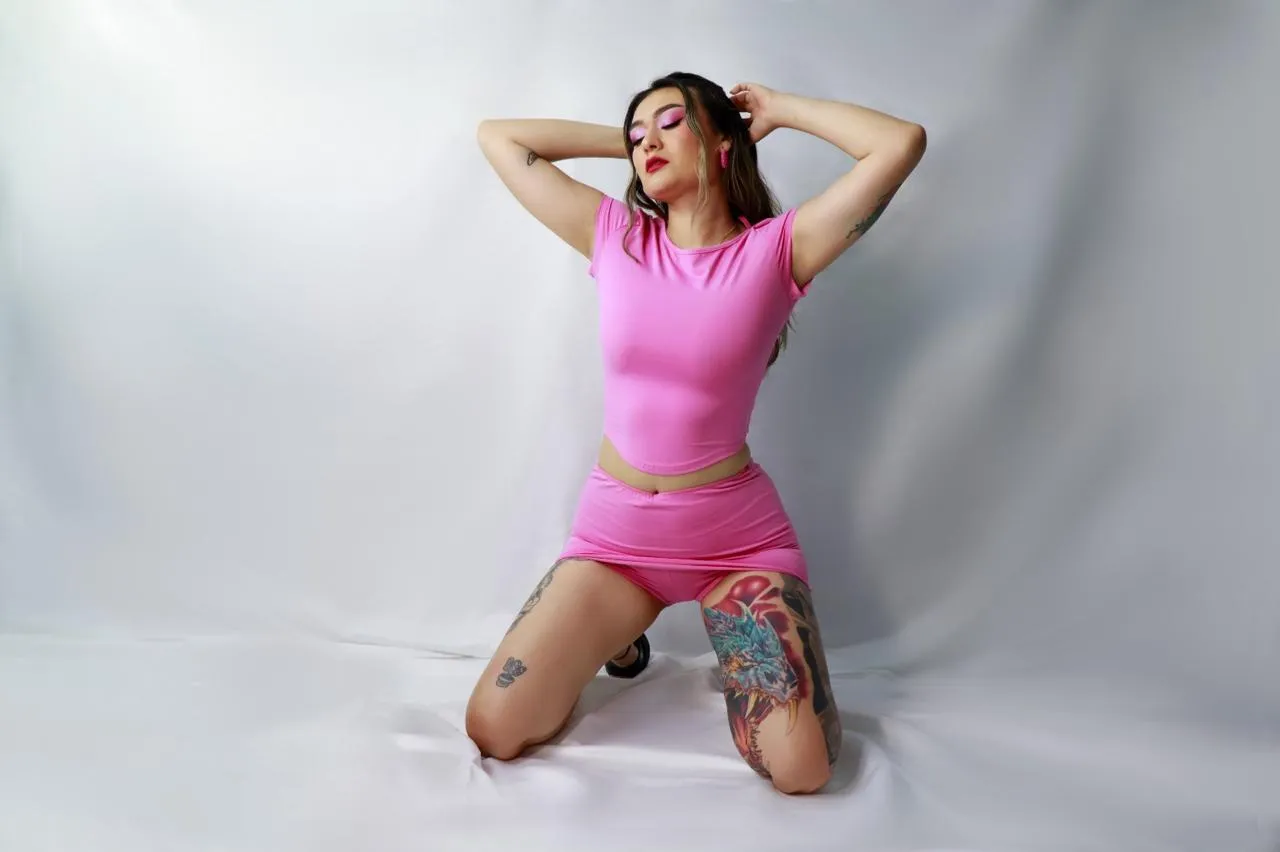 Live sex webcam photo for VictoriaLennox #7404871