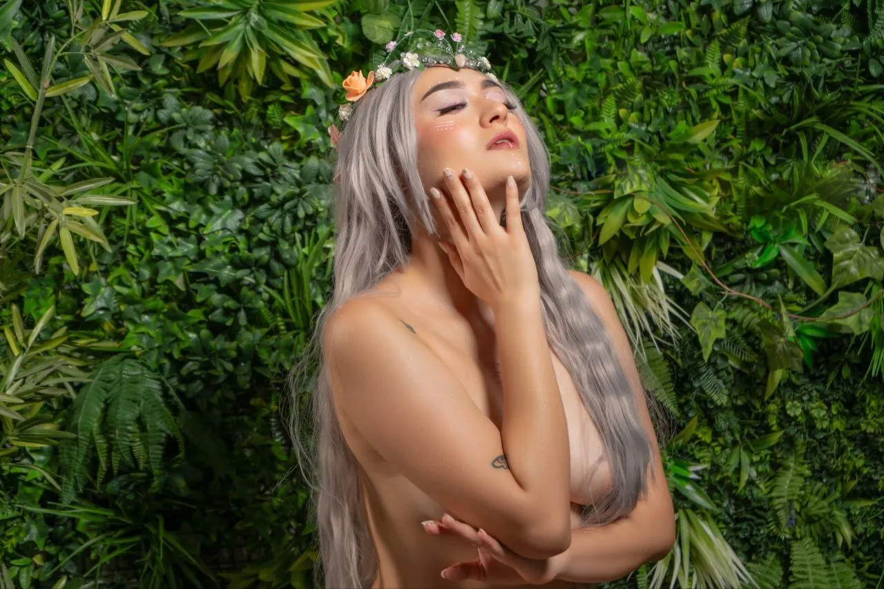 Live sex webcam photo for VictoriaLennox #7404694