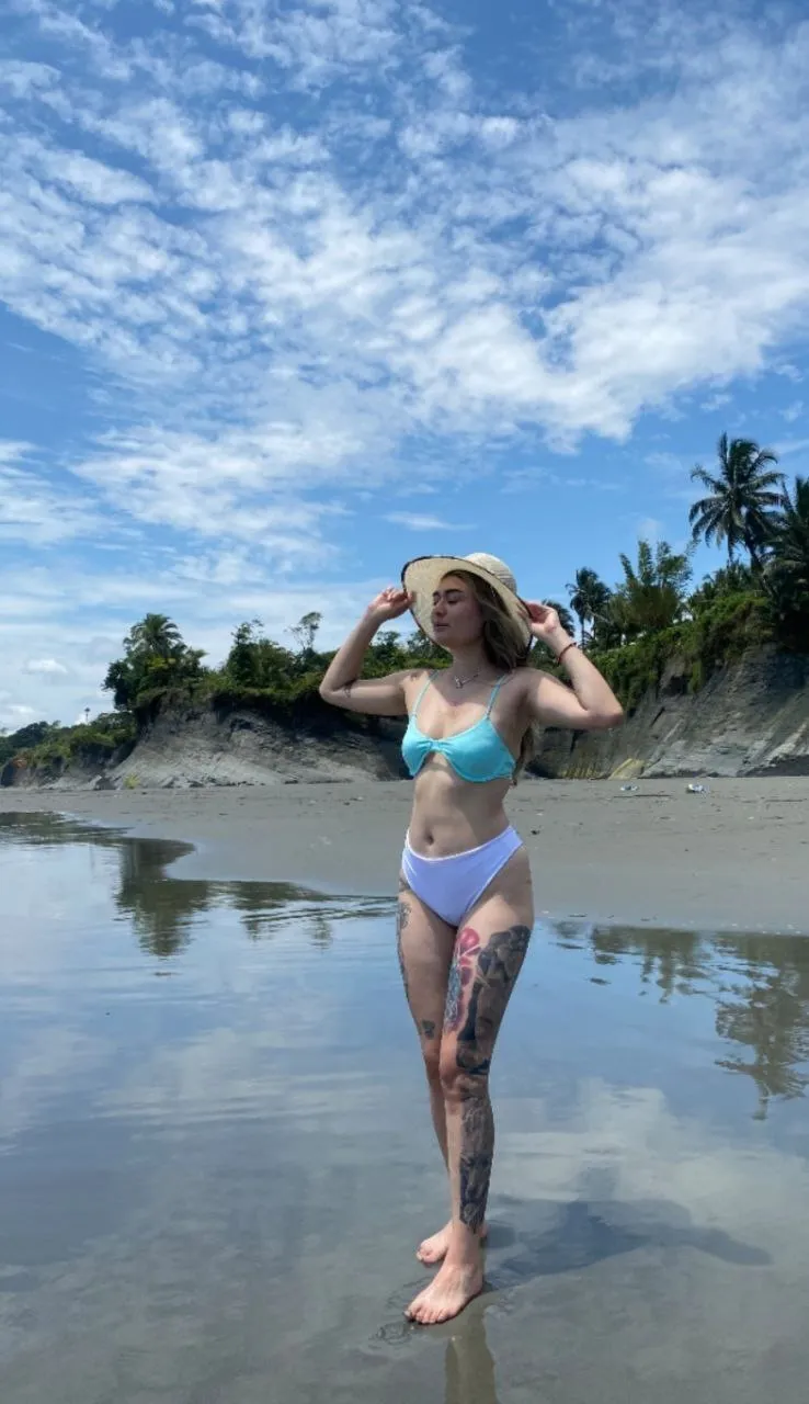 Live sex webcam photo for VictoriaLennox #7404713