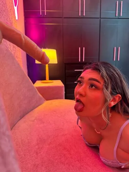 Live sex webcam photo for VictoriaLennox #7404815