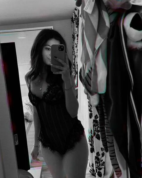 Live sex webcam photo for Amallyia #5563158