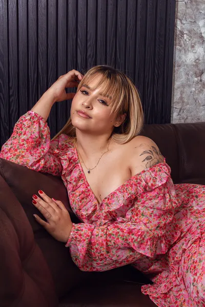 Live sex webcam photo for AriGarcia #5575136