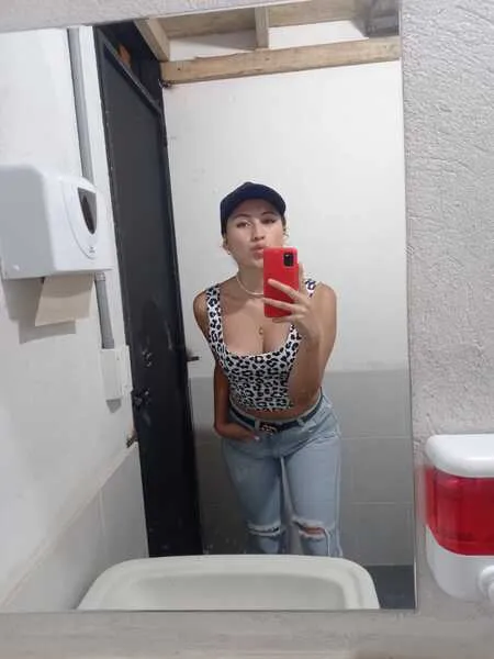 Live sex webcam photo for roxxxypink #5582709