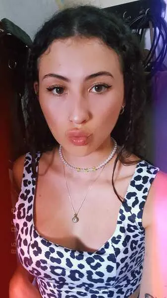 Live sex webcam photo for roxxxypink #5582706