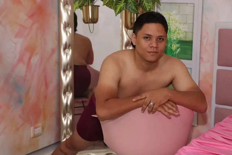 Live sex webcam photo for EmilyAndJosep #5601223