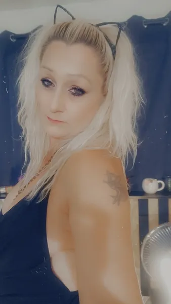 Live sex webcam photo for MrsFux #6262004