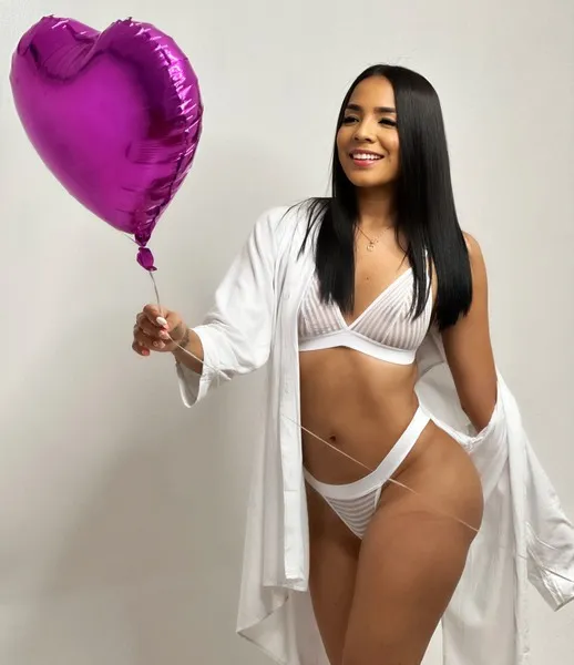Live sex webcam photo for AntonellaMaison #5690371