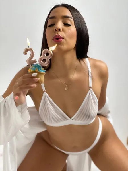 Live sex webcam photo for AntonellaMaison #5690377