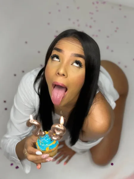 Live sex webcam photo for AntonellaMaison #5690375