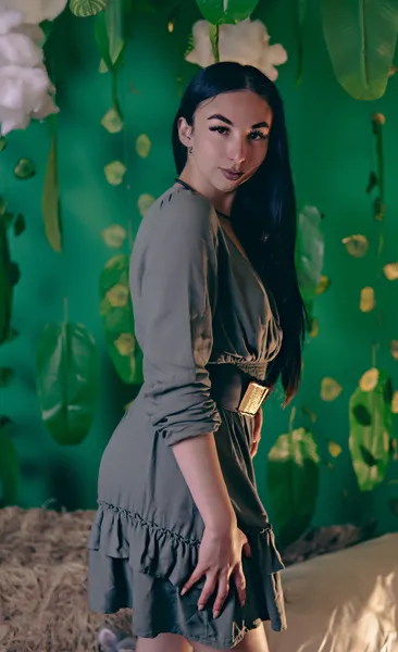 Live sex webcam photo for BellaDiiaz #7795759